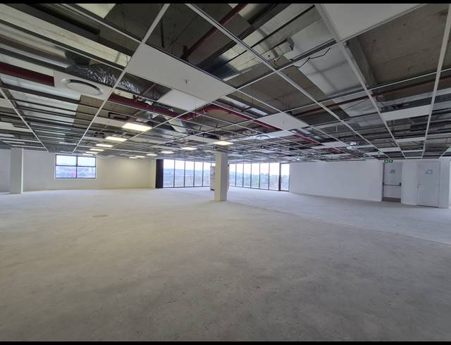 1,387M² OFFICE TO LET IN GLENADRIENNE
